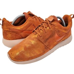 NIKE Roshe One Premium Metallic Tawny Athletic Shoes